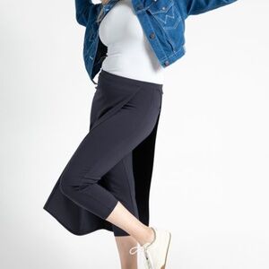 BETABRAND  The Sassiest Capri Pants Skirt Overlay Combo Skort Black S